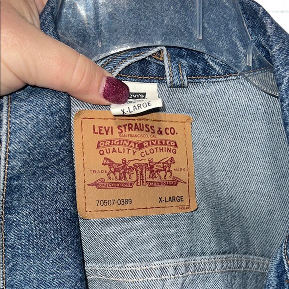 Vintage Levi's Classic Blue Jean Jacket - Picture 3 of 3